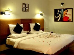 Double bedroom at the Silvertops Hotel, our charming third stay on this painting holiday in Kerala, India Double bedroom at the Silvertops Hotel, our charming third stay on this painting holiday in Kerala, India