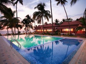 Swimming pool at Cocobay Hotel, our charming first stay on this painting holiday in Kerala, India