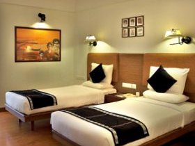 Twin bedroom at the Silvertops Hotel, our charming third stay on this painting holiday in Kerala, India Twin bedroom at the Silvertops Hotel, our charming third stay on this painting holiday in Kerala, India