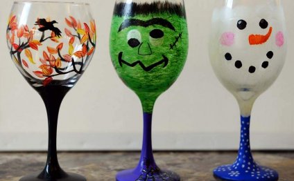Holiday Painted Wine glasses